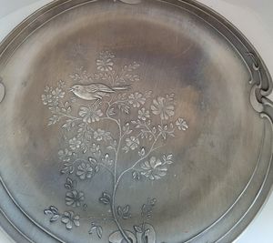 VINTAGE GERMAN PEWTER 95% ZINN EMBOSSED BIRD DESIGN 9-1/2" PLATE, WALL ART